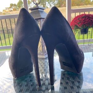 Black Suede Pumps - Almond toe Women SZ 8